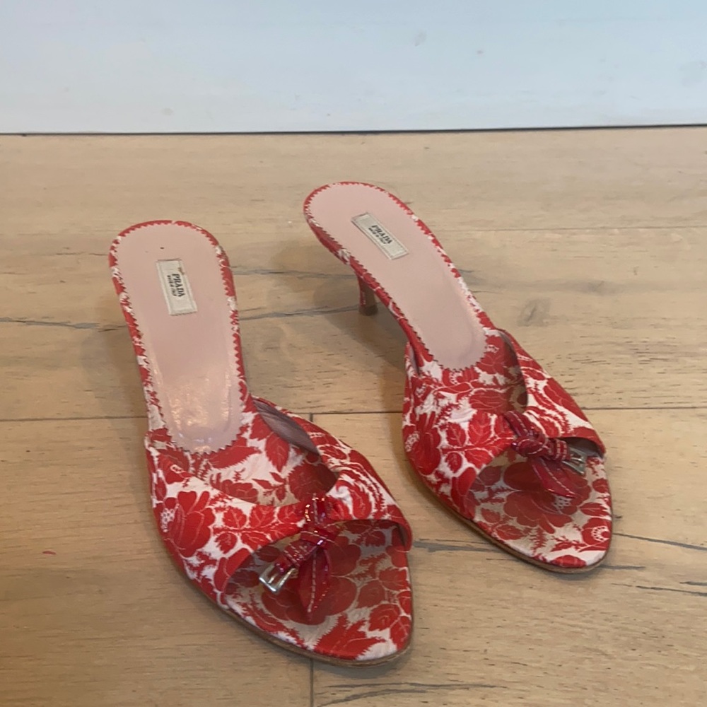 Prada kitten heels beautiful red and white fabric Sz 38